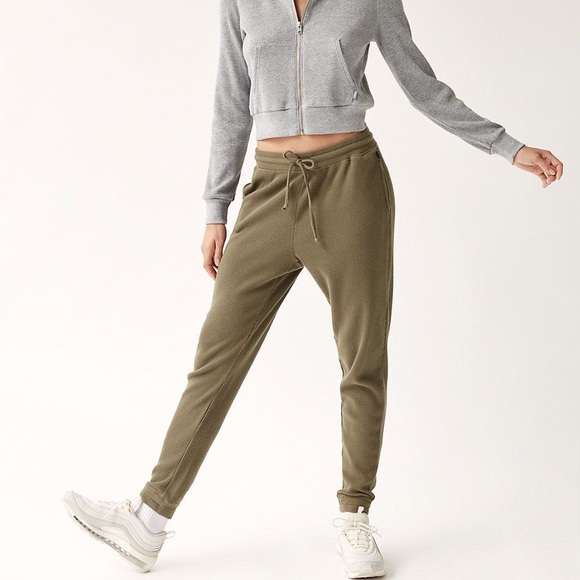 Aritzia Pants - 🦋Aritzia🦋 TNA thermal joggers